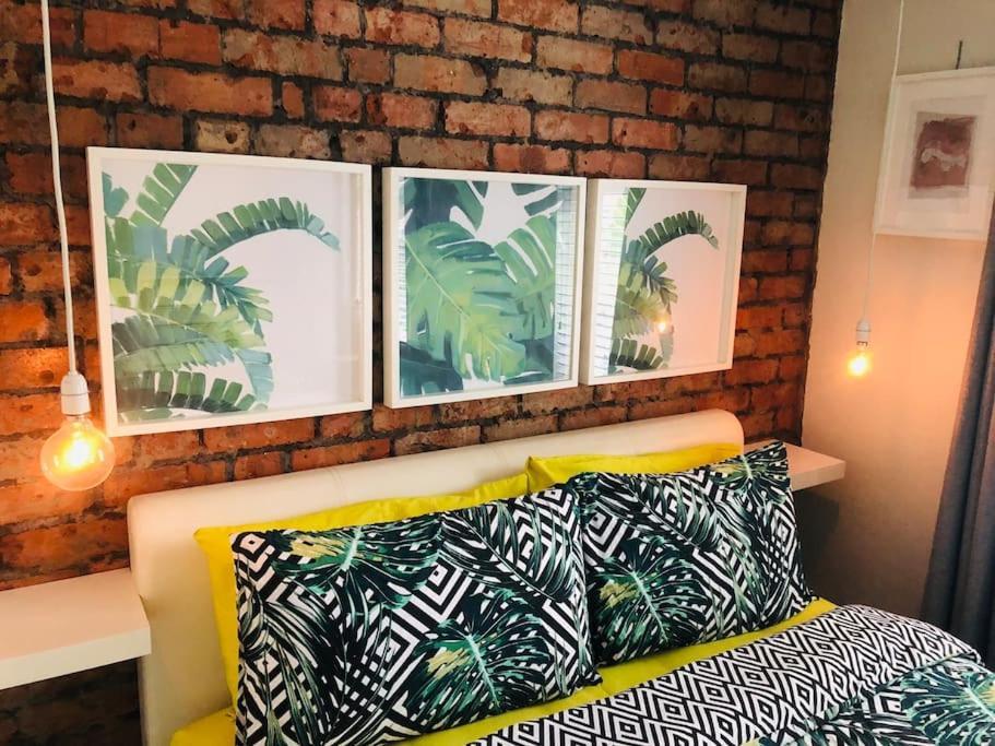 Cosy Two Bed Terraced House 7Min Drive From City Belfast Exterior photo
