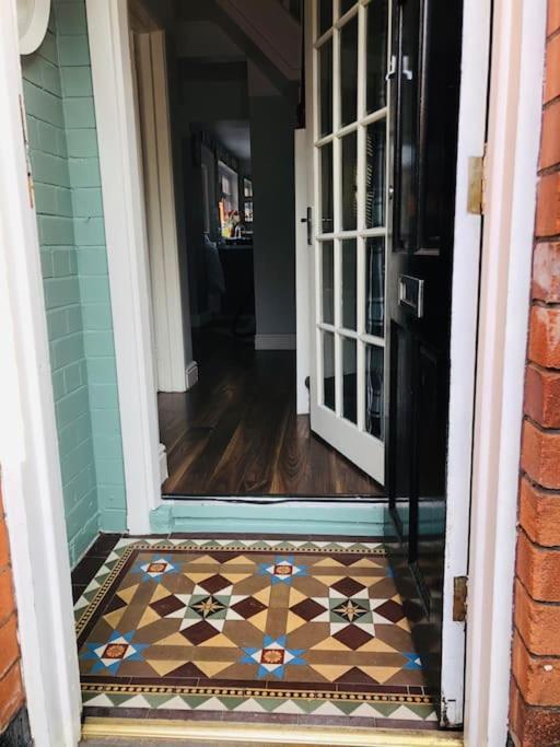 Cosy Two Bed Terraced House 7Min Drive From City Belfast Exterior photo