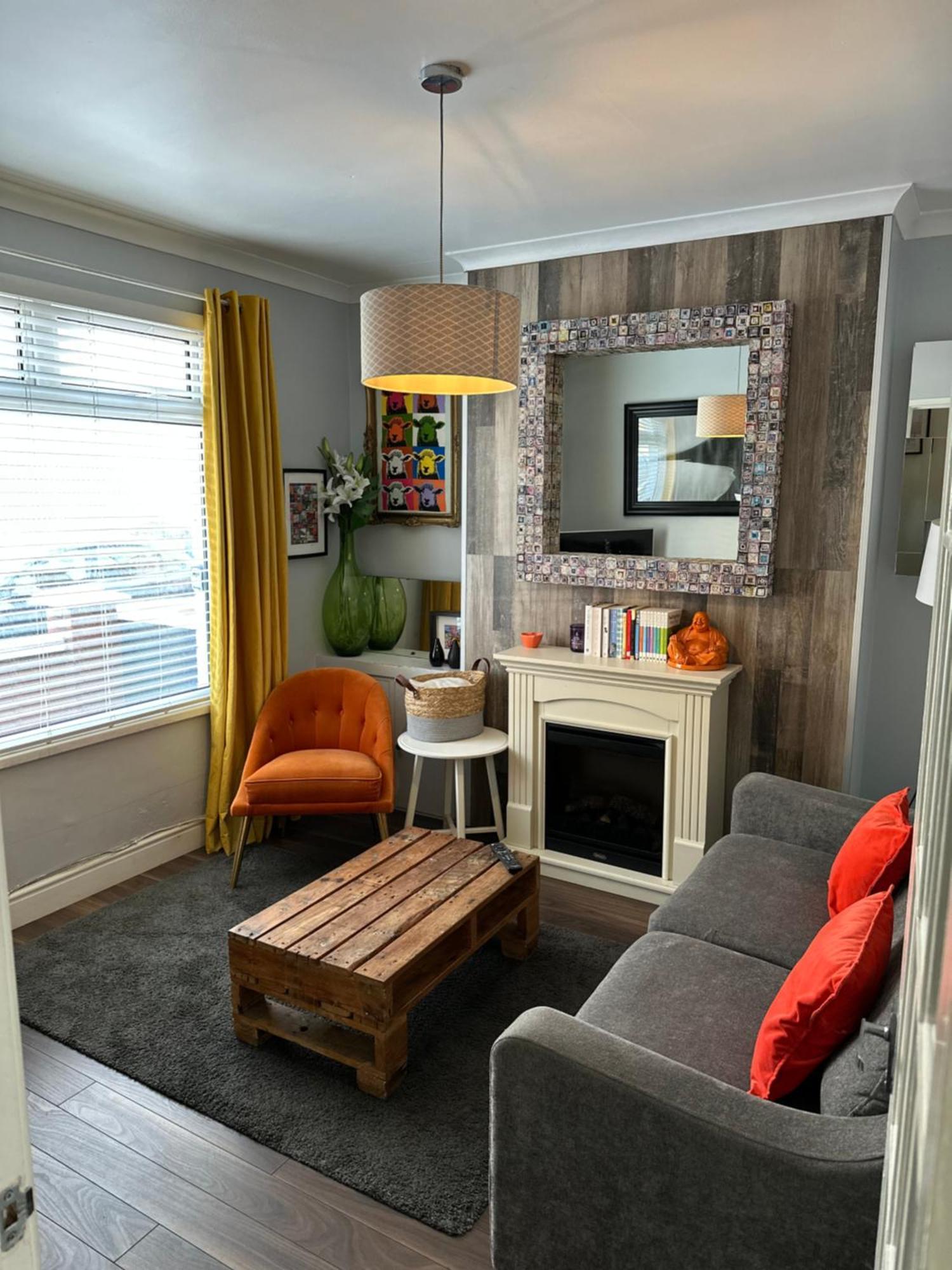 Cosy Two Bed Terraced House 7Min Drive From City Belfast Exterior photo