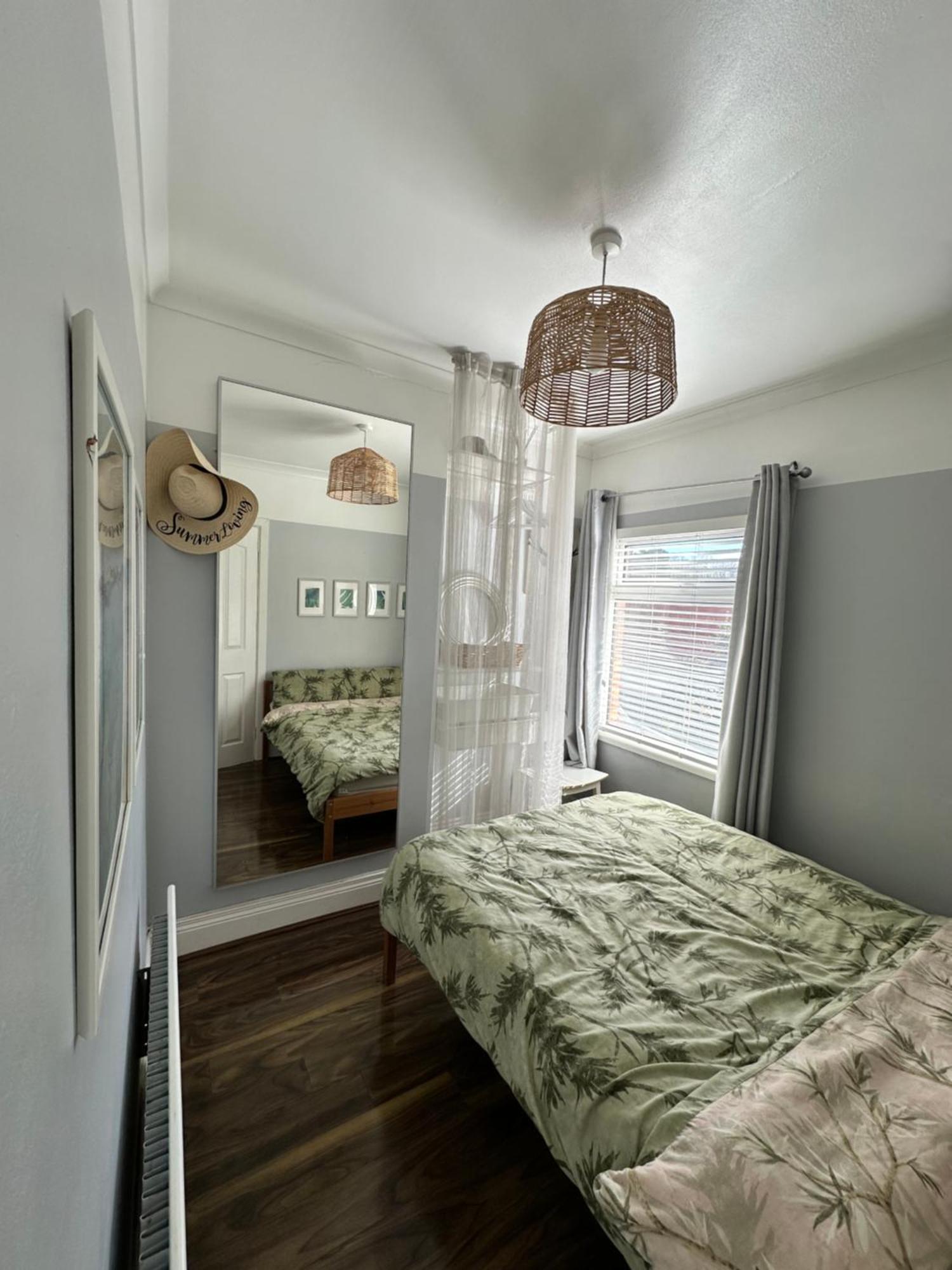 Cosy Two Bed Terraced House 7Min Drive From City Belfast Exterior photo
